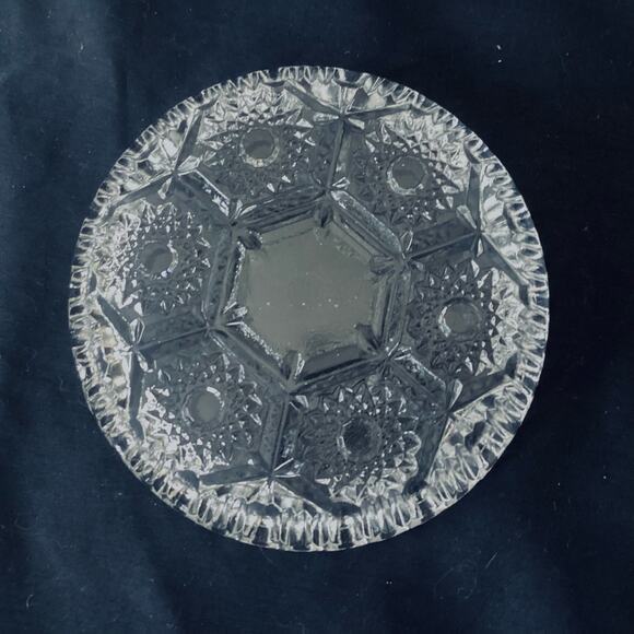 Vintage Pressed Glass Sunburst Pair of Ashtrays - Picture 4 of 4